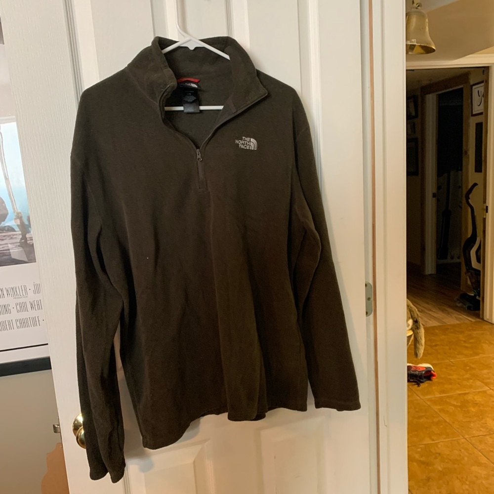 The North Face men’s half zip Large